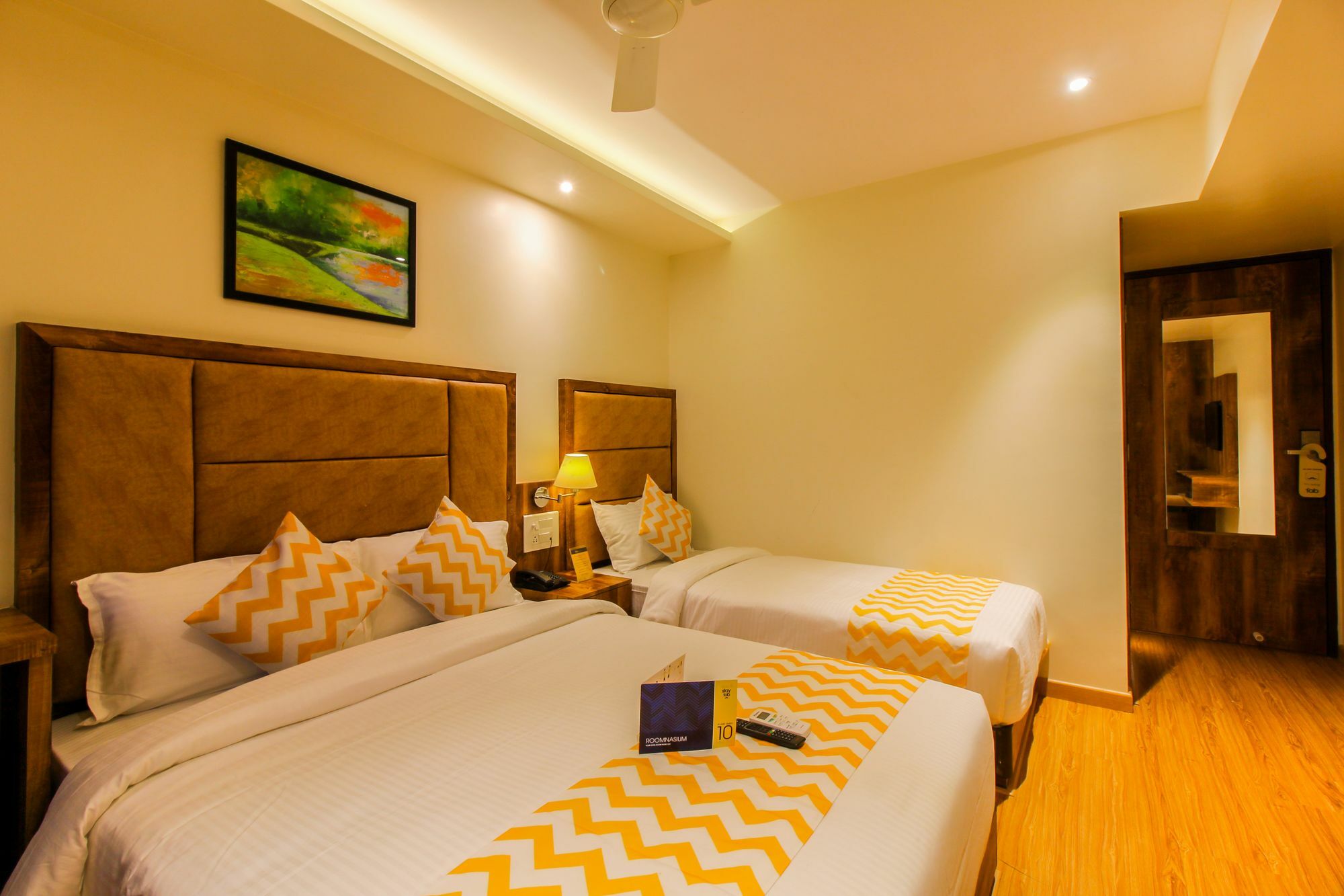 Fluorescent By Bizzgrow Hotels International Airport - Formerly Known As Byaris International Bombay Eksteriør billede
