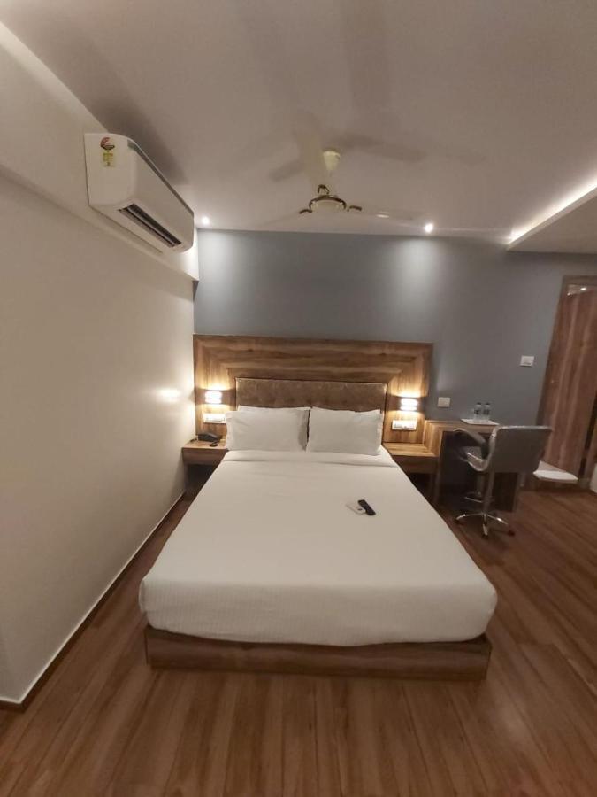 Fluorescent By Bizzgrow Hotels International Airport - Formerly Known As Byaris International Bombay Eksteriør billede