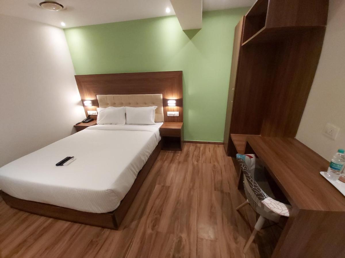 Fluorescent By Bizzgrow Hotels International Airport - Formerly Known As Byaris International Bombay Eksteriør billede
